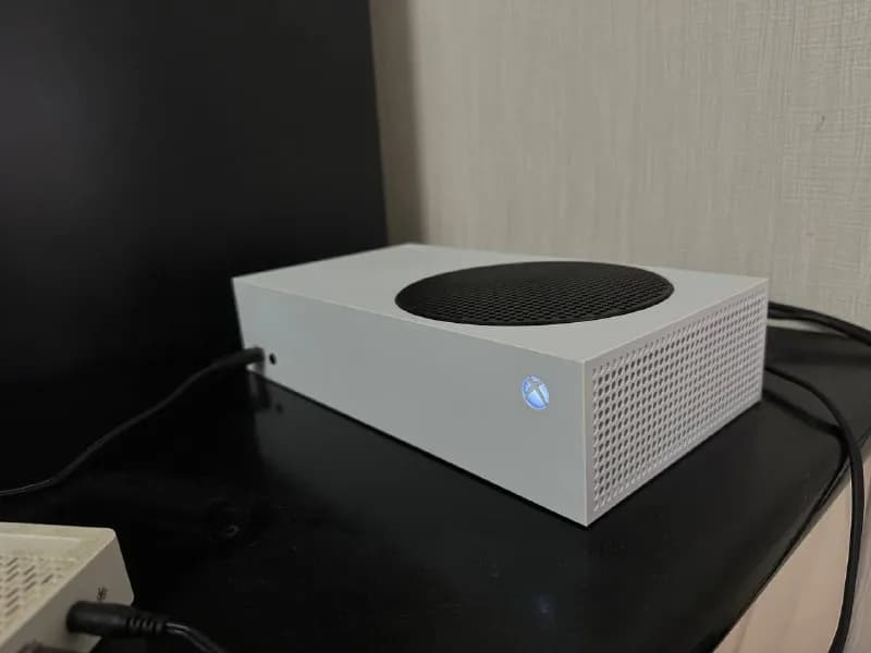 Xbox Series S (весь комплект кроме коробки). — Тбилиси — 750 ₾