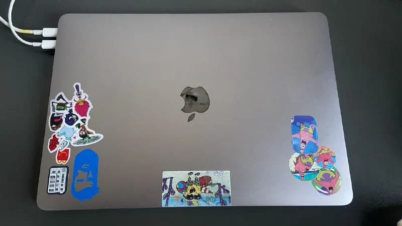 MacBook Air 2020 i3 256гб, меньше 300 циклов зарядки, сколов нет, зарядное устройство оригинал — Тбилиси