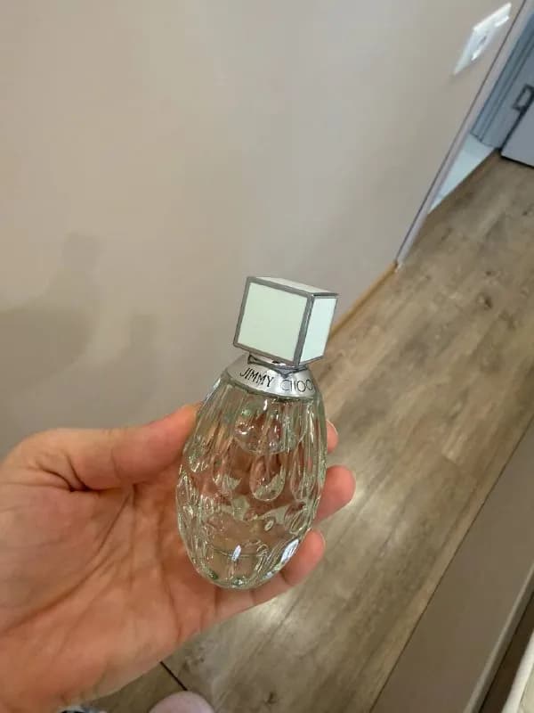 jimmy choo floral, полный флакон, делала только несколько пшиков, но оказалось не мое, покупала всле — Батуми — 40 ₾