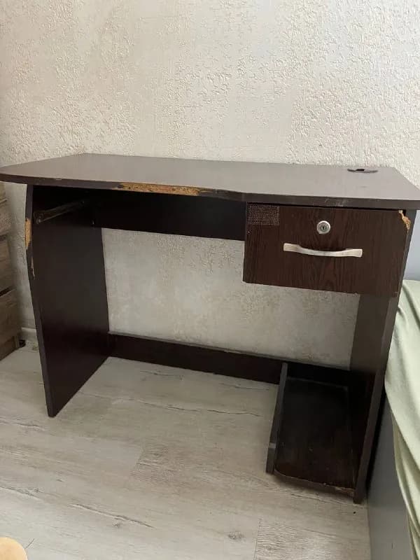 Стол 95×48 высота 76 см — Батуми — 50 ₾