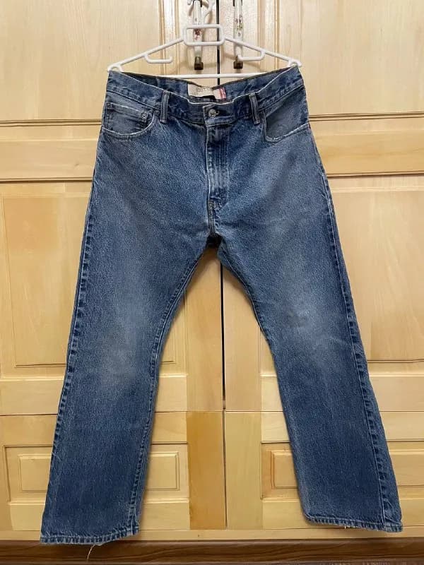 Levi’s 517. Модель Boot Cut, размер 34×30. Состояние хорошое, носил раза 3. Следов носки нет. Замок — Тбилиси — 60 ₾