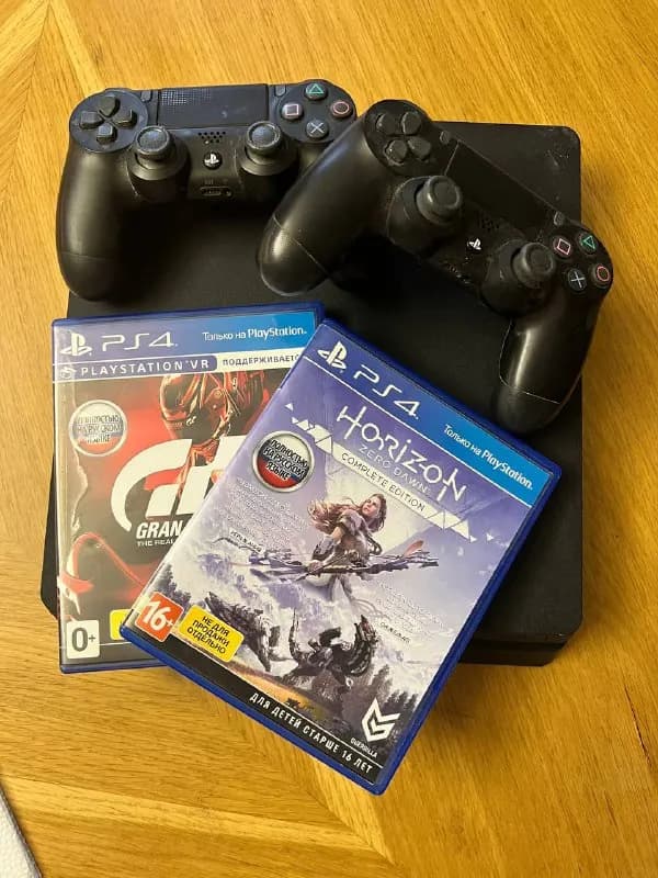 Sony PS 4 slim 1 TB + 2 Dualshoks + 2 CD (Horizon, GT). $300. Have a good day 👍 — Тбилиси