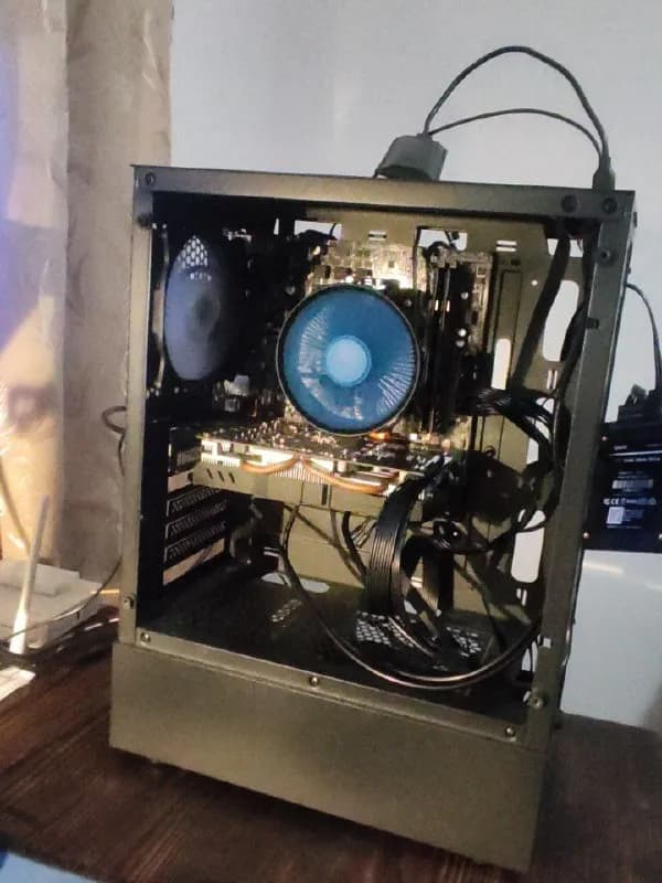 i[телефон] ядра, встроенная графика intel uhd 530), 16гб DDR4, SSD 256gb. Также есть бу корпус с бло — Тбилиси