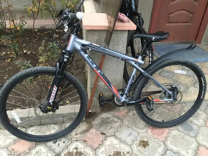 GT AVALANCHE 1.0, на 26 колесах и очень хорошей резине SCHWALBE, полуслики, состояне протектора на — Тбилиси — 1600 ₾