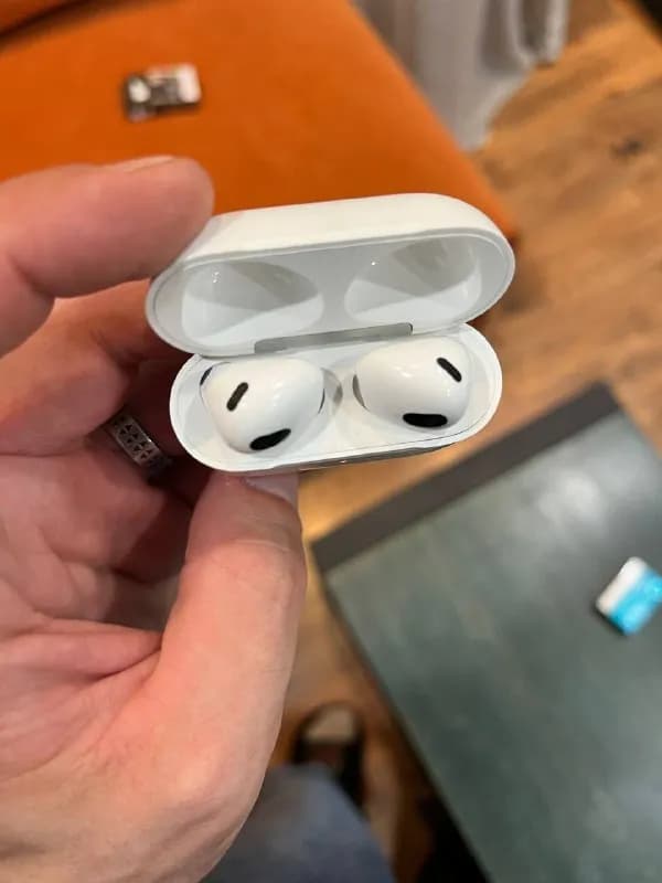 AirPods 3 generation ORIGINAL 135 ₾ — Тбилиси — 135 ₾