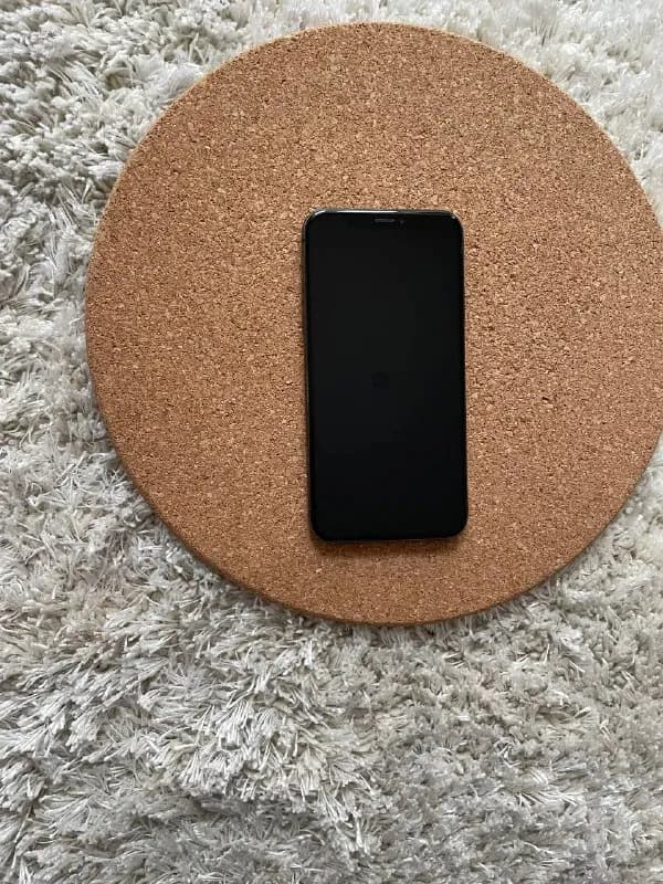 iPhone X. 256 Gb. Хорошее состояние, аккуратно пользовались, есть мелкие единичные царапины и потерт — Тбилиси — 700 ₾