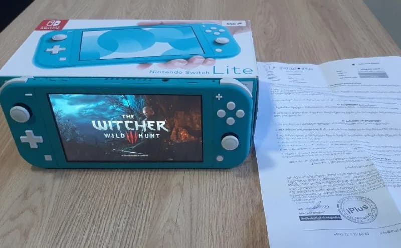 Nintendo Switch Light, в идеальном состоянии с SD картой на 64 ГБ — Тбилиси — 999 ₾