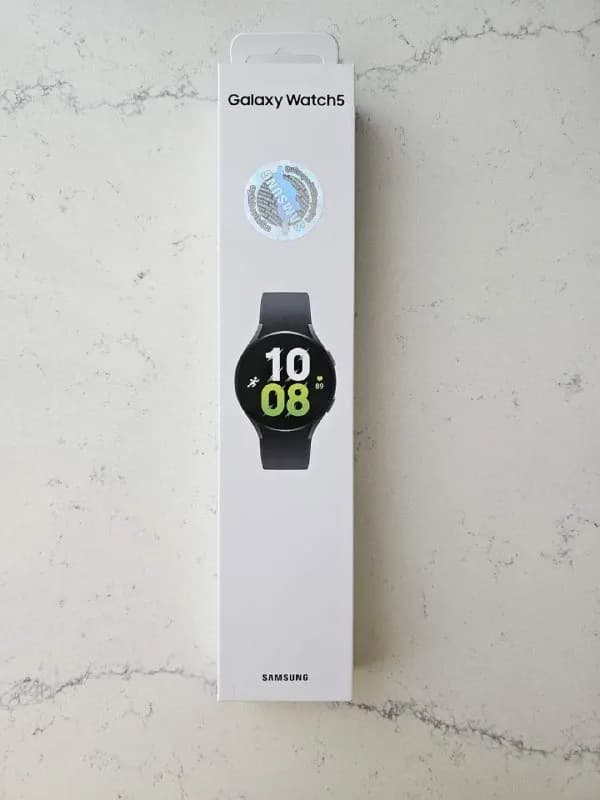 Samsung galaxy watch 5, 44 mm, с оффициальной голограммой. Продаю, потому что шли в подарок к телефо — Тбилиси — 650 ₾