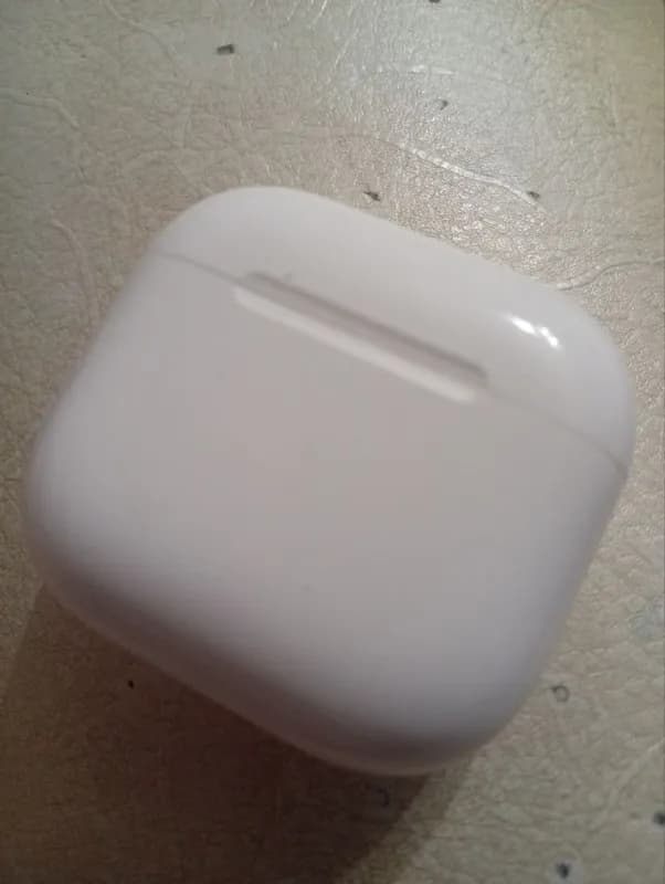 Чехол от AirPods 4 оригинал — Батуми
