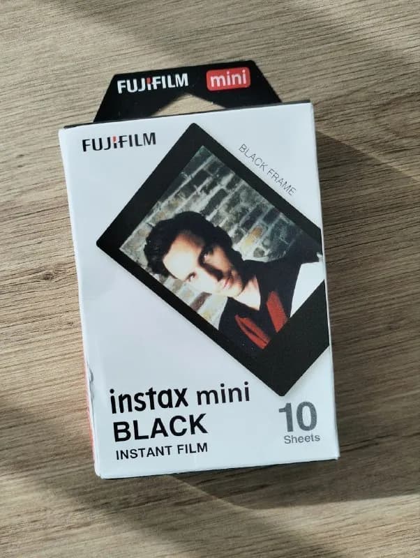10 снимков со стильными чёрными рамками в фотоаппарат моментальной печати Fujifilm Instax Mini. — Тбилиси — 60 ₾