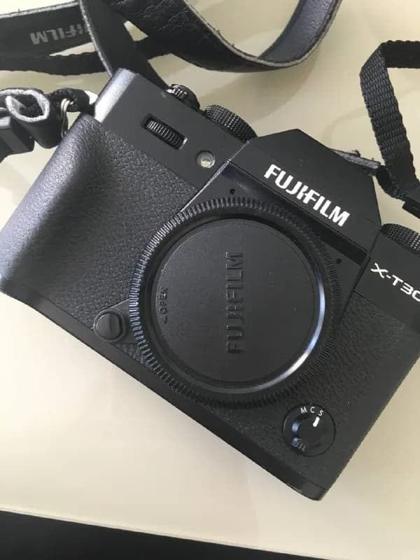 Fujifilm xt-30, в комплекте с ним: аккумулятор, зарядное устройство, карта памяти на 64 гб., цена 16 — Тбилиси — 1 600 ₾