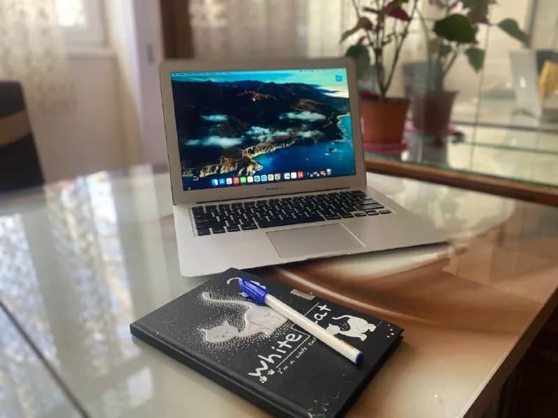 MacBook Air 2014 года. Не вскрывался, операционка обновлена до последней версии и имеет статут BigSu — Тбилиси — 750 ₾