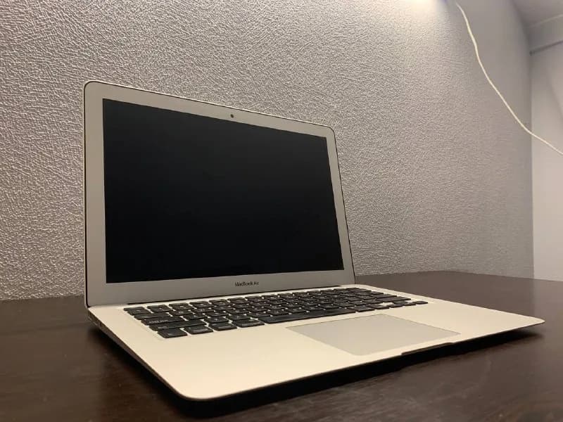 MacBook Air 13 2015 (куплен в 2017) — Тбилиси — 1 450 ₾