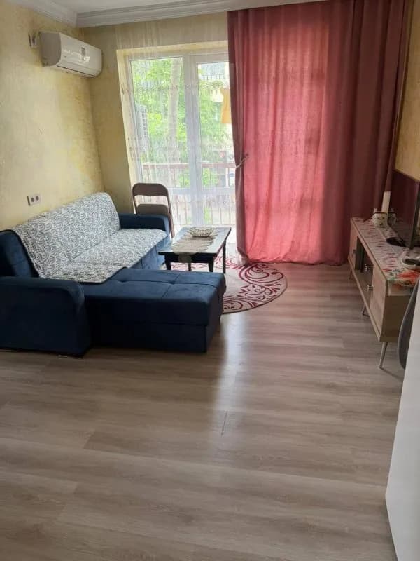 1+1 по улице Горгиладзе, 48 (рядом парк 6 Мая) — Батуми — 400 $