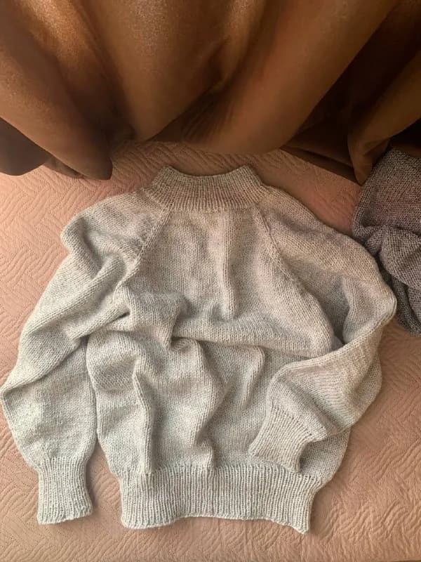 hand made, на рост 160-175. oversize. очень теплый, не колючий. цена 99 лари — Тбилиси — 99 ₾