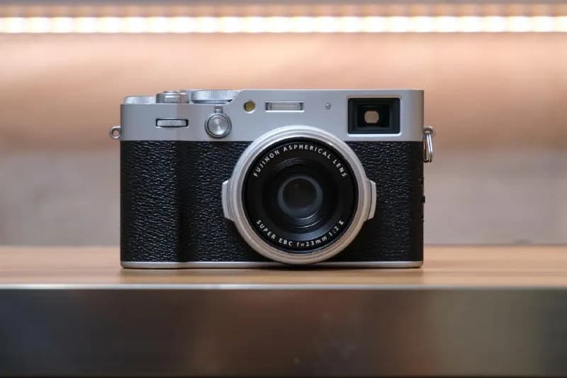 Fujifilm X100VI. Технически все идеально, по косместике чуть протерт наглазник видоискателя, ну може — Тбилиси — 4 500 ₾