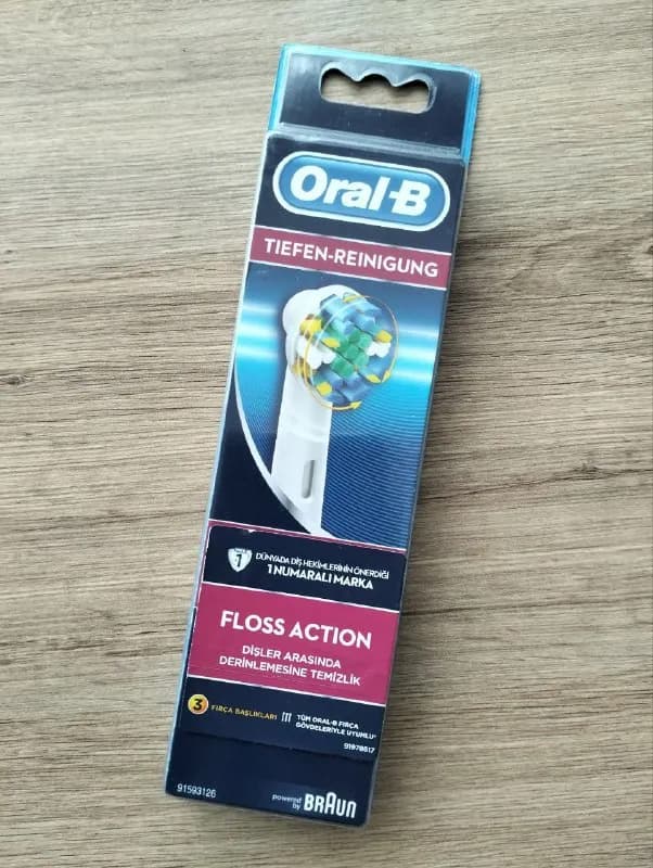 Oral-B — версия Floss Action для тщательного вычищения между зубами — новая, оригинальная, полностью — Тбилиси — 60 ₾