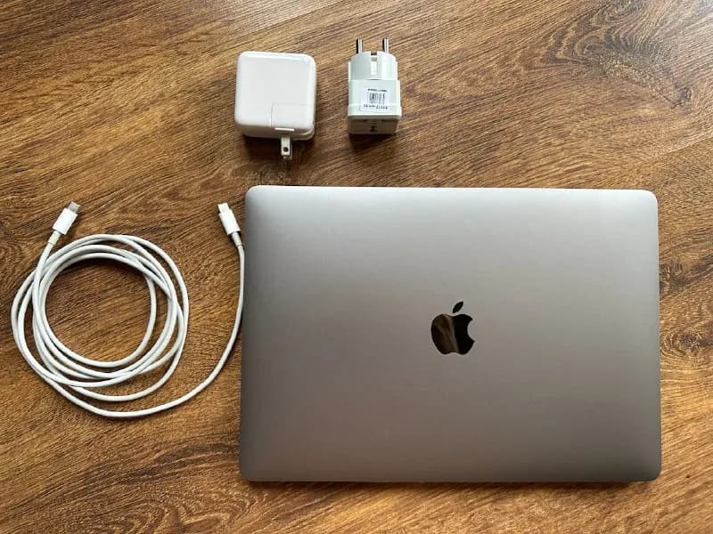 Macbook Air M1 16gb/256gb Space Gray (в пользовании 1.5 года) — Тбилиси — 2 600 ₾