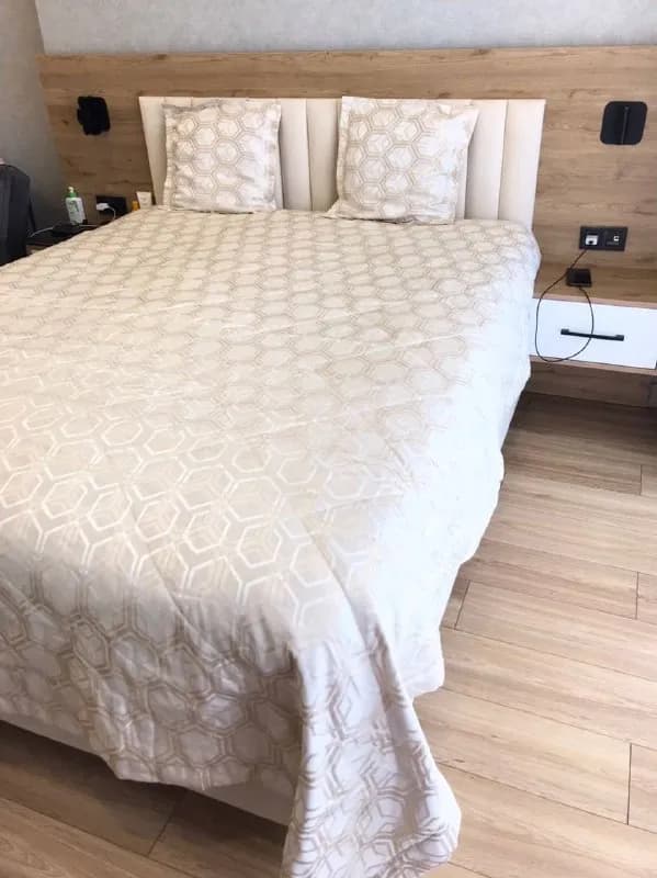 240*280 /подушки 45*45 Цена 80 лари — Батуми — 80 ₾