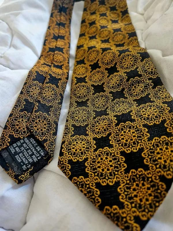 Versace 100% шёлк — роскошный чёрно-золотой галстук! ✨ — Батуми — 250 ₾