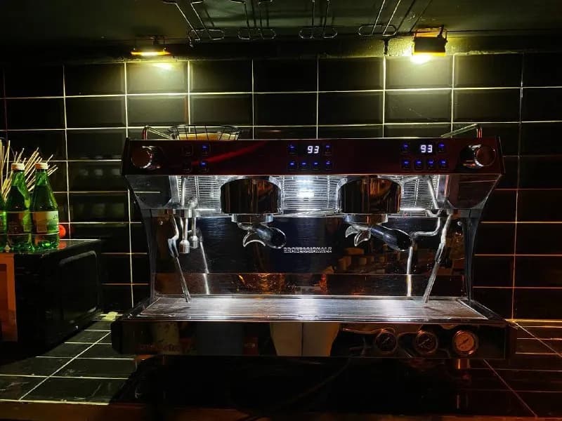 Manifesta professionale automatico. — Батуми — 3 800 $
