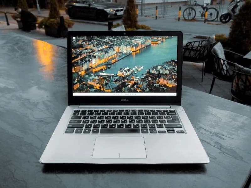 DELL Inspiron 5370 с русской клавиатурой, в хорошем состоянии. — Тбилиси — 350 ₾