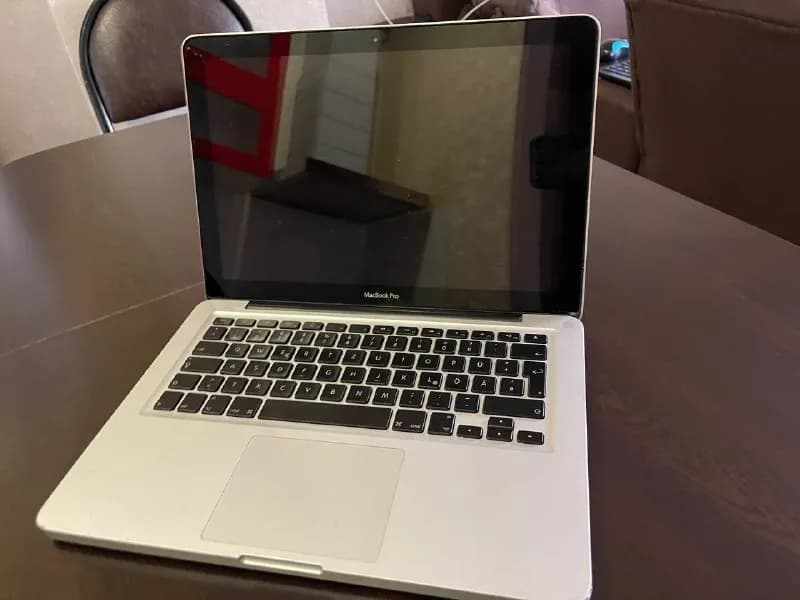 MacBook Pro 2008 года на запчасти, состояние как на фото — Тбилиси — 100 ₾