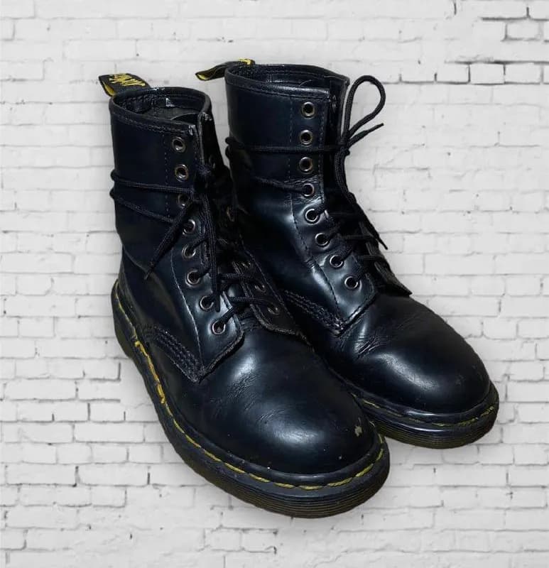 1.Dr Martens England, 37, 150 лари — Тбилиси — 37 ₾