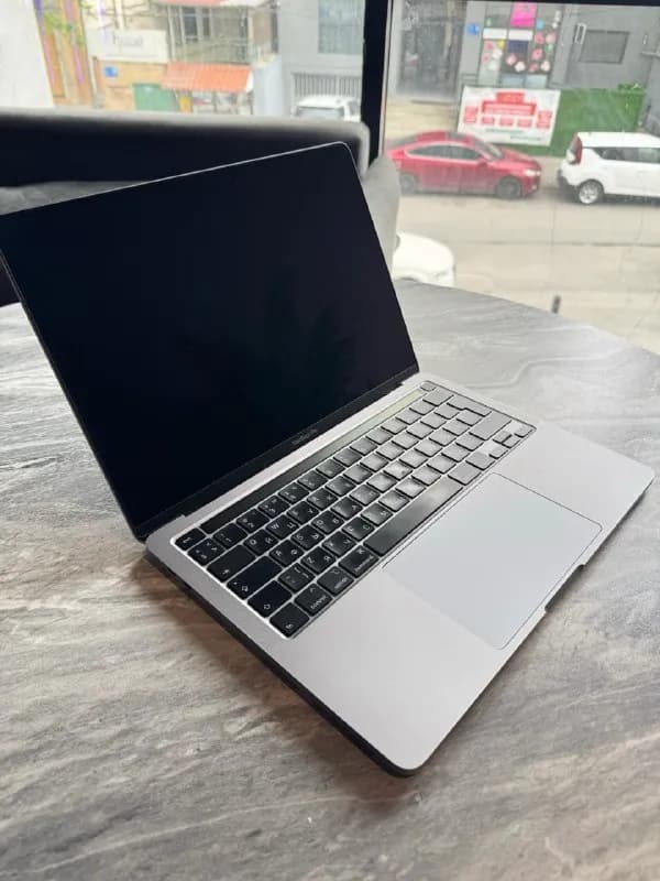 MacBook Pro 13, 2020, i5, 256 Гб — Тбилиси — 700 ₾