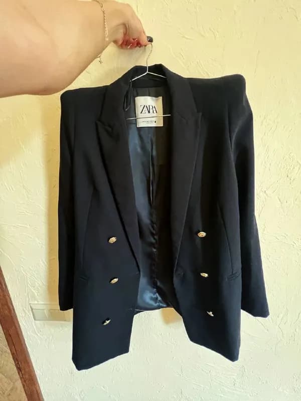2 пиджака Zara размер S. Были надеты пару раз, в идеальном состоянии, 90 лари каждый, вывоз сабуртал — Тбилиси — 90 ₾