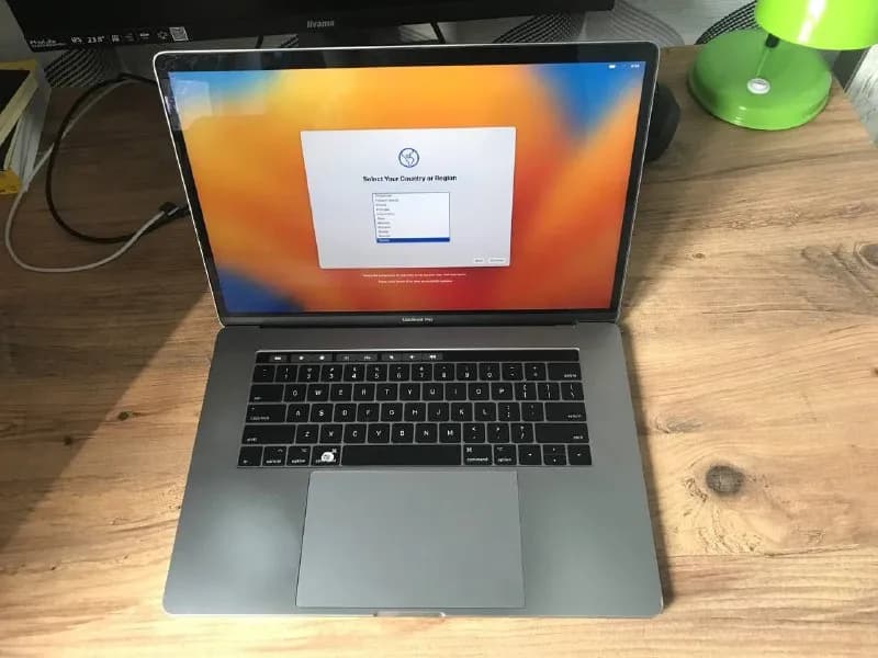 MacBook Pro 15-inch 2017 (2.8 GHz Intel Core i7, Intel HD Graphics 630 1.5Gb, 16 GB 2133MHz LPDDR3) — Тбилиси — 600 ₾