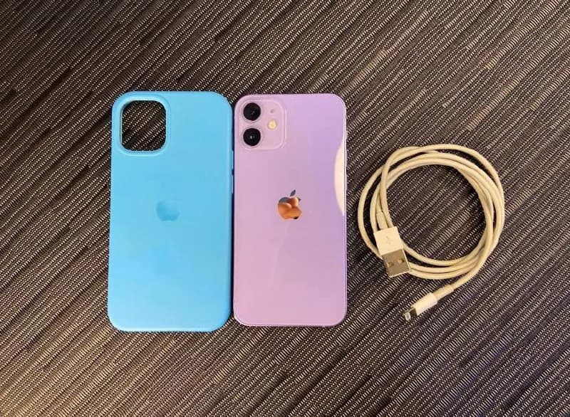 iPhone 12 mini 128 gb в отличном состоянии, не вскрывался, АКБ 87, в подарок дам чехол — Тбилиси — 650 ₾