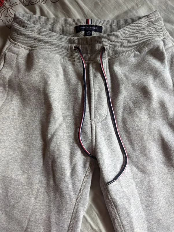 Tommy Hilfiger оригинал. Прибыли из Америки. Одевали 3 раза. По размеру не подошли. Размер XS, но бо — Тбилиси — 75 ₾