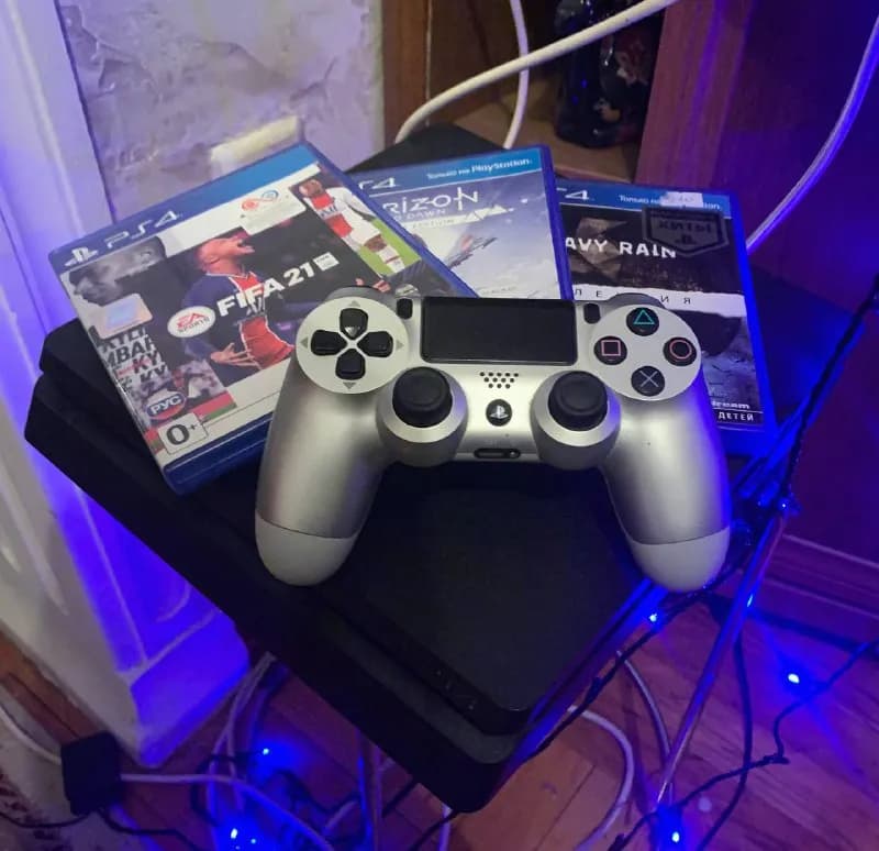 Sony PlayStation 4 Slim 1000 ГБ (не вскрывалась, все на месте) — Тбилиси — 800 ₾