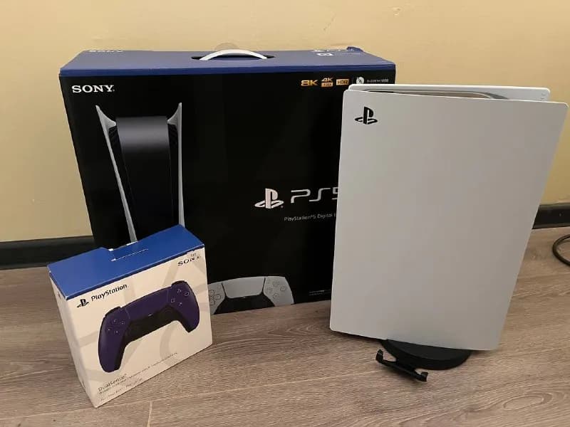 PS5 (digital edition). Ей чуть меньше месяца. Играли 2 недели. Купил и понял, что нам не подходит. С — Тбилиси — 1 800 ₾