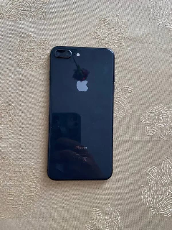 iPhone + 64 гб в отличном состоянии, все работает, экран оригинальный, заменена была только батаре — Тбилиси — 420 ₾