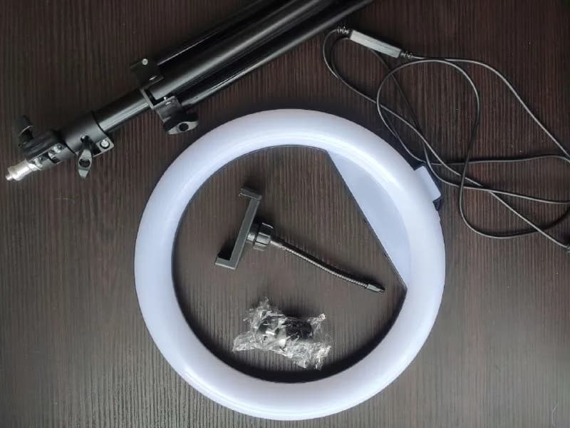 LED лампу 30 см со штативом. 80 лари — Тбилиси — 80 ₾