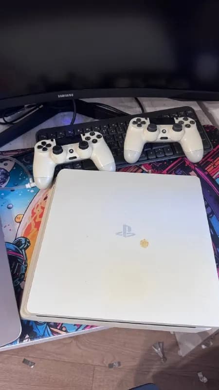 PS4 SLIM 500 gb, два джойстика — Батуми — 450 ₾