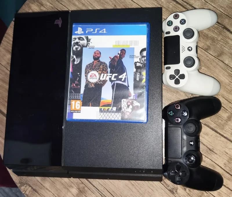 PS4 на 512гб, состояние хорошее, поцарапана глянцевая панель, не греется, в комплекте провод HDMI, к — Батуми — 400 ₾