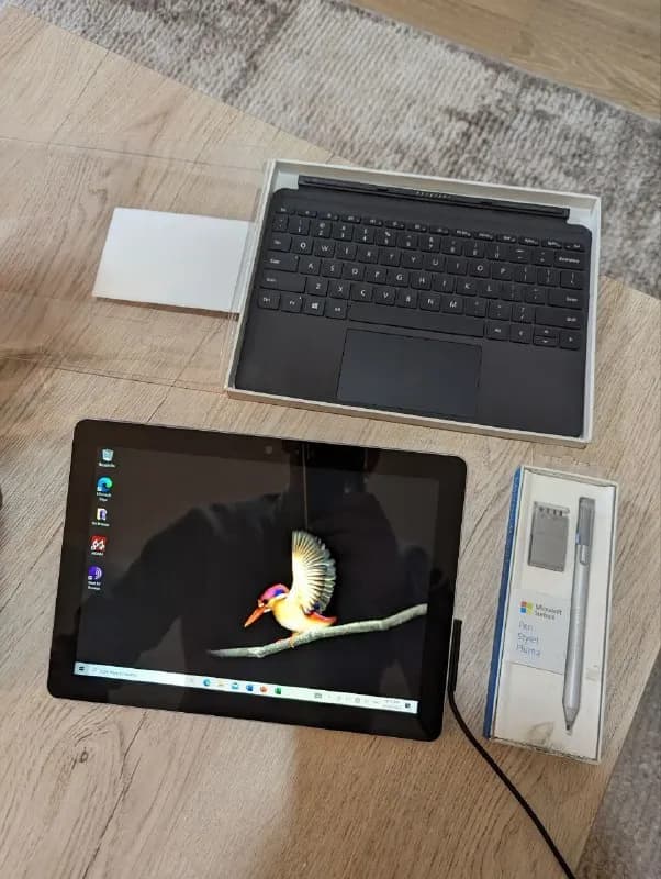 Microsoft Surface Go 1 4/64 Pentium 4415Y — Тбилиси — 50 $