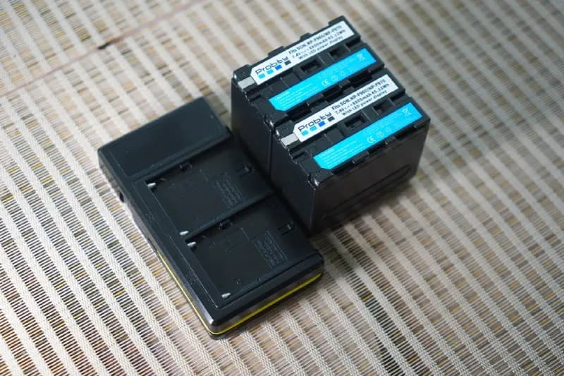 NP-F960, вместе с зарядкой — Батуми — 150 ₾