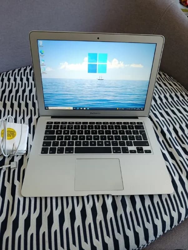 MacBook Air 13.3 дюймов (2017) — Батуми — 450 ₾