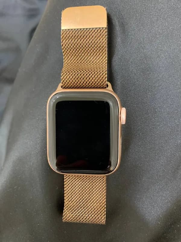 Apple Watch s 4 40 mm, розовое золото. В хорошем состоянии. — Тбилиси — 400 ₾
