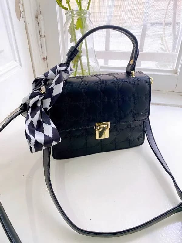 1. Небольшая черная сумочка на выход 💃 — Тбилиси — 40 ₾