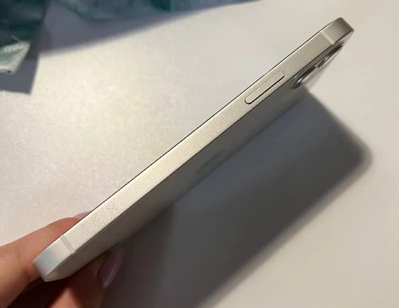 IPhone 12 на 256гб в отличном внешнем состоянии. На верхней грани телефона крошечная царапина. В рем — Тбилиси — 1600 ₾