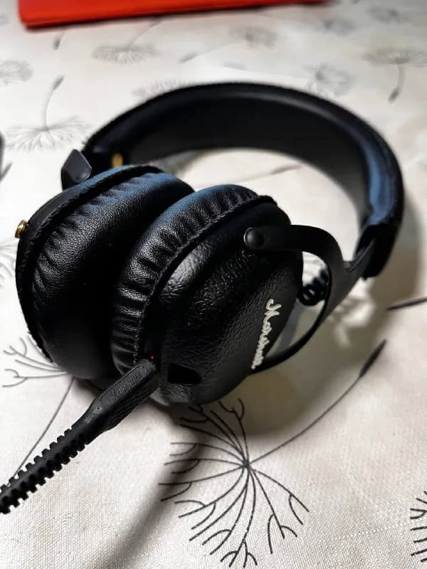 Marshall MID NC в идеальном состоянии. Воспроизведение музыки до 30 часов с одной зарядки. Bluetooth — Тбилиси — 250 ₾