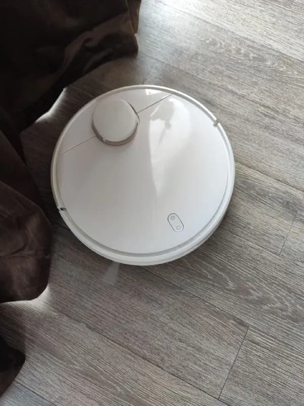 1. Робот-пылесос Xiaomi mijia vacuum cleaner. Работает с приложения. С одним моющим контейнером и до — Тбилиси — 250 ₾