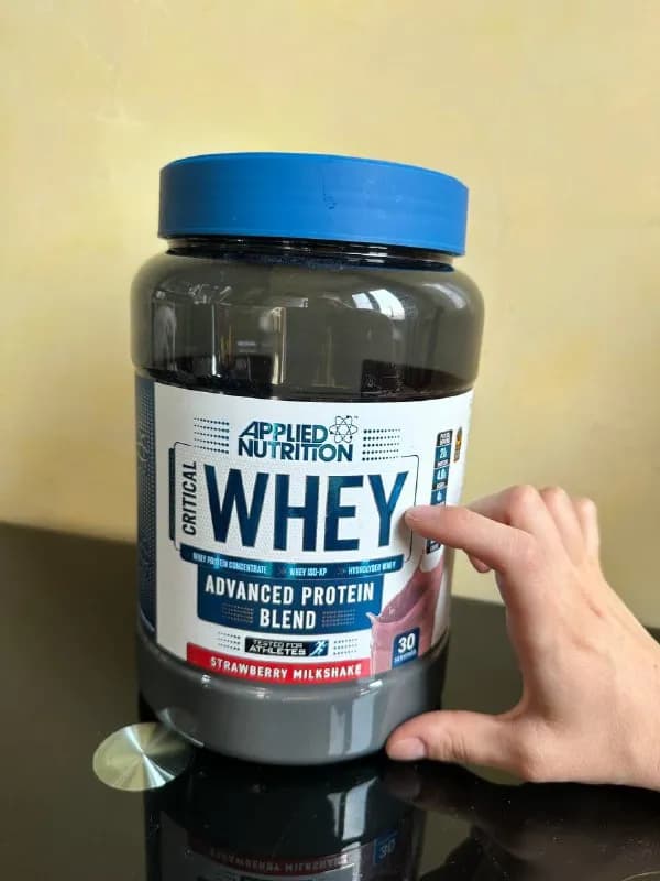1. Ровно половина банки Applied Nutrition Critical Whey Advanced Protein Blend Strawberry Milkshake — Тбилиси — 50 ₾