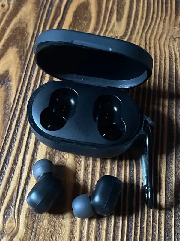 Redmi Airdots 2 в отличном состоянии, с чехлом — Тбилиси — 35 ₾
