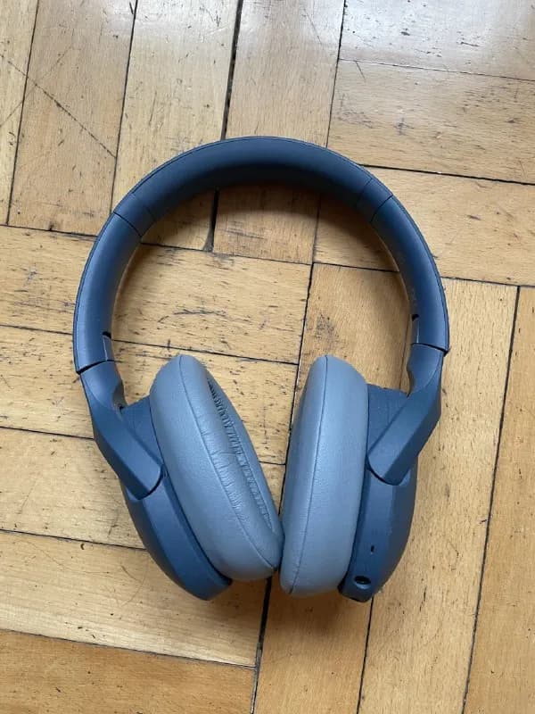 Sony WH-H910N. В идеальном состоянии, батарея не изношена. Полный комплект кроме коробки. Заряжается — Тбилиси — 400 ₾